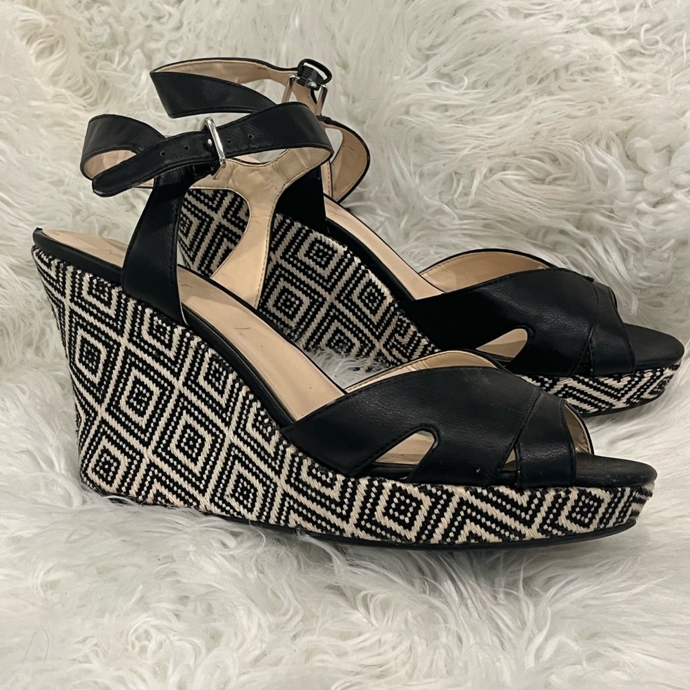 Nine West wedges with geometric design
